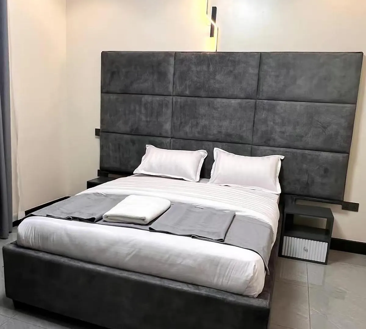Lee Executive Suite8 Καμπάλα 0*,